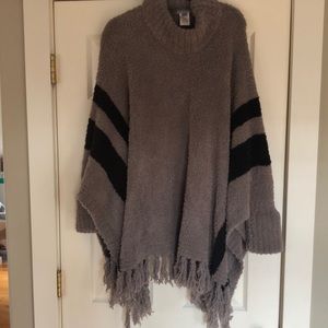 Barefoot dreams poncho with sleeves- one size